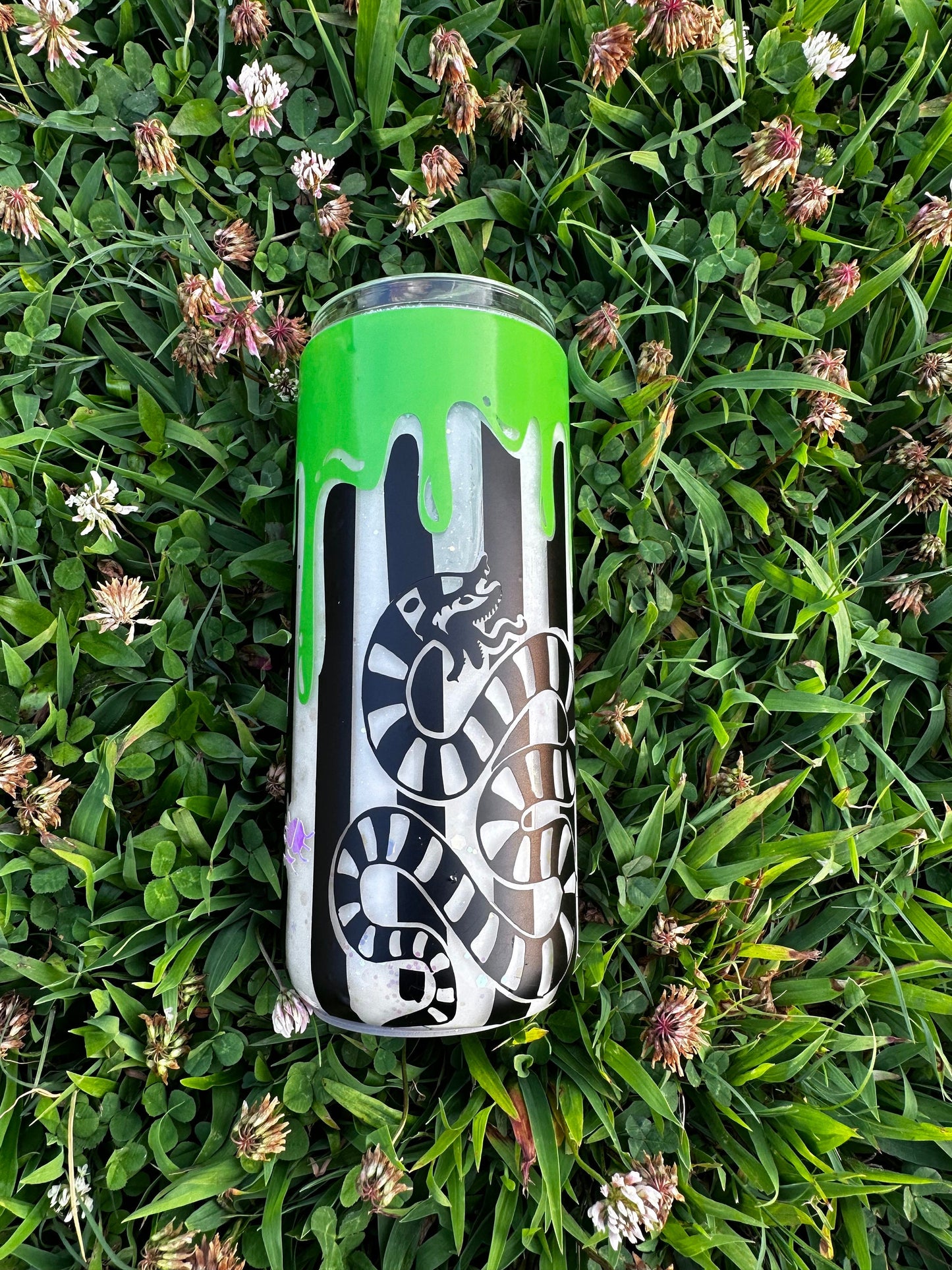 Beetlejuice snake drip snowglobe 16 oz glass tumbler Glow in the dark