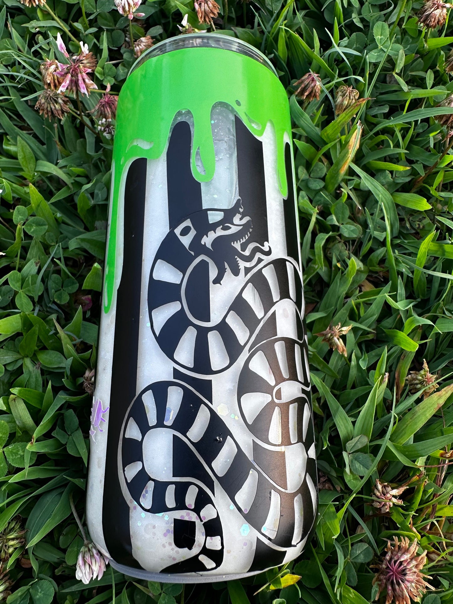 Beetlejuice snake drip snowglobe 16 oz glass tumbler Glow in the dark